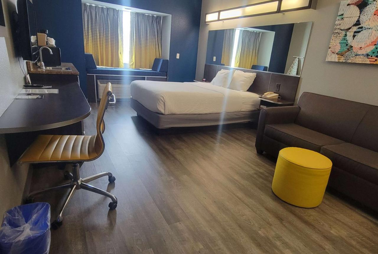 Microtel Inn & Suites By Wyndham Bluffs Council Bluffs Eksteriør billede