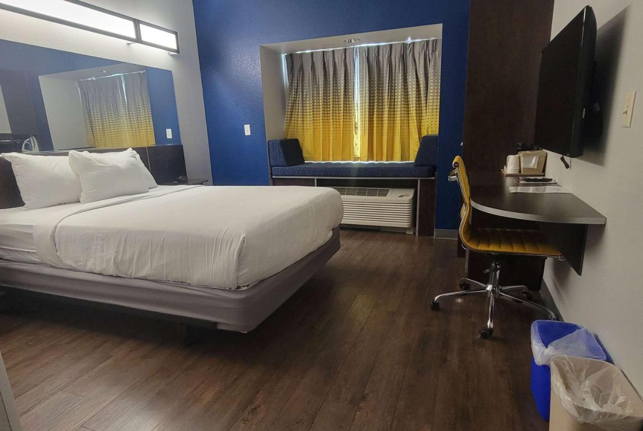Microtel Inn & Suites By Wyndham Bluffs Council Bluffs Eksteriør billede