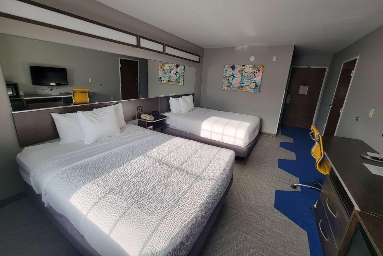 Microtel Inn & Suites By Wyndham Bluffs Council Bluffs Eksteriør billede