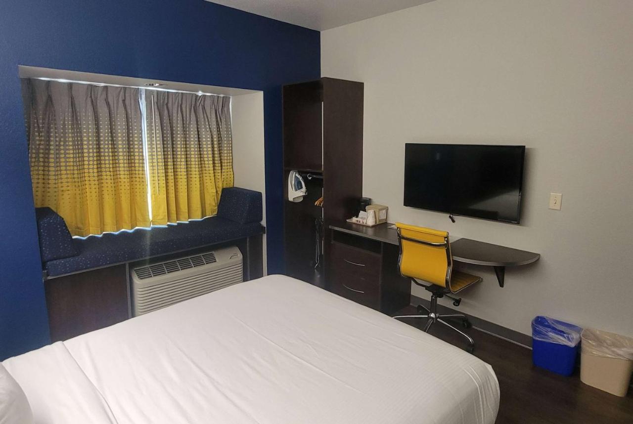 Microtel Inn & Suites By Wyndham Bluffs Council Bluffs Eksteriør billede
