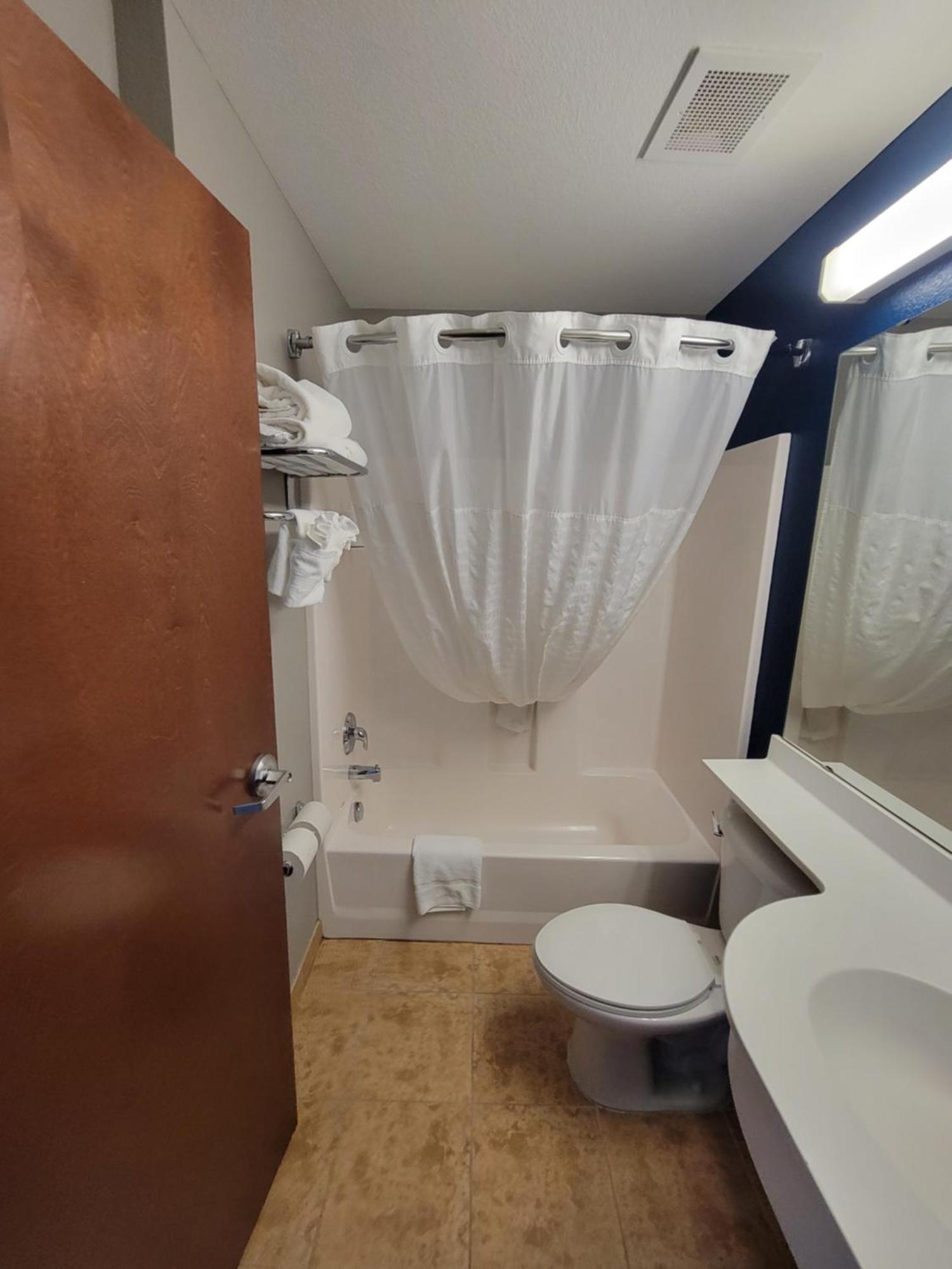 Microtel Inn & Suites By Wyndham Bluffs Council Bluffs Eksteriør billede
