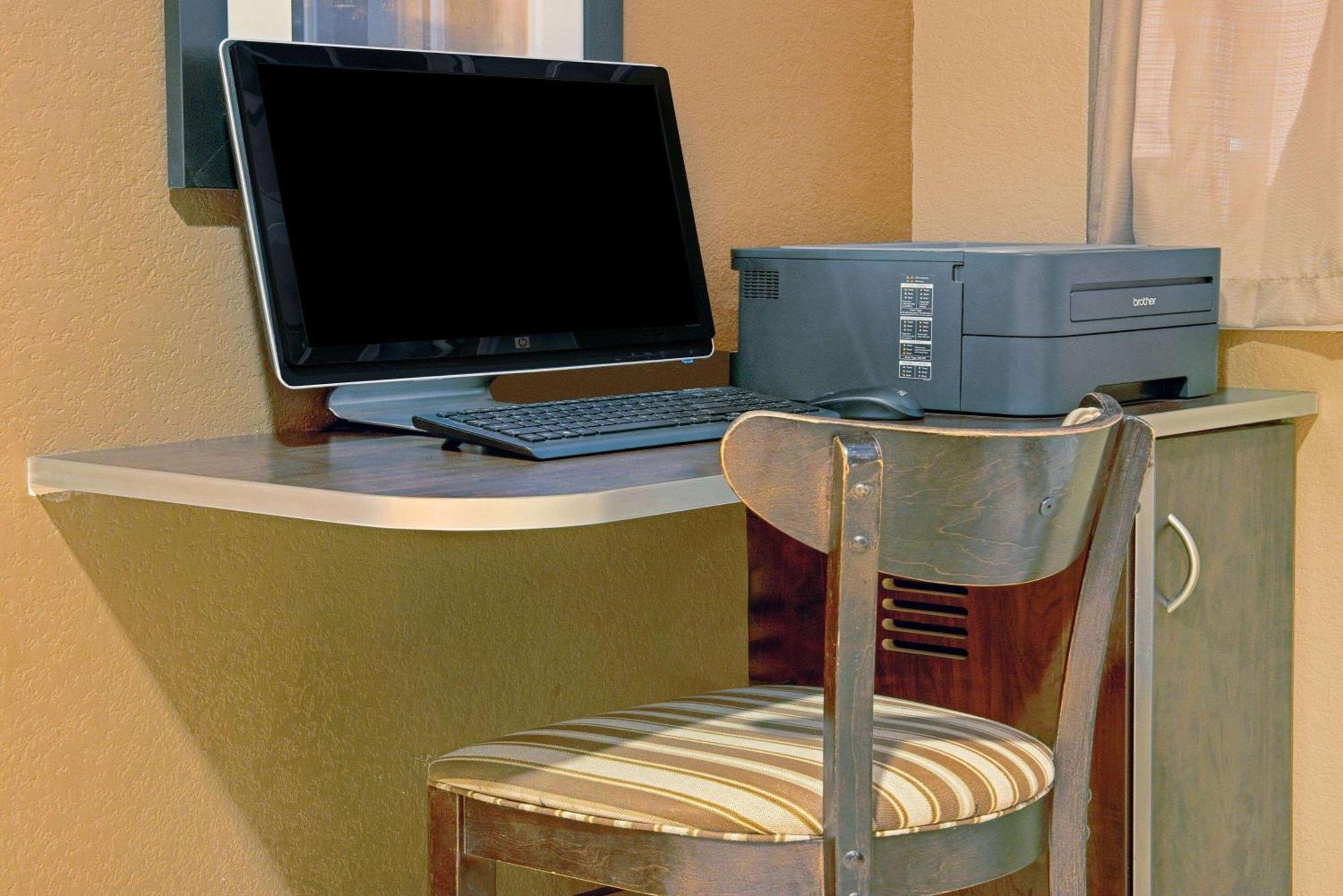 Microtel Inn & Suites By Wyndham Bluffs Council Bluffs Eksteriør billede