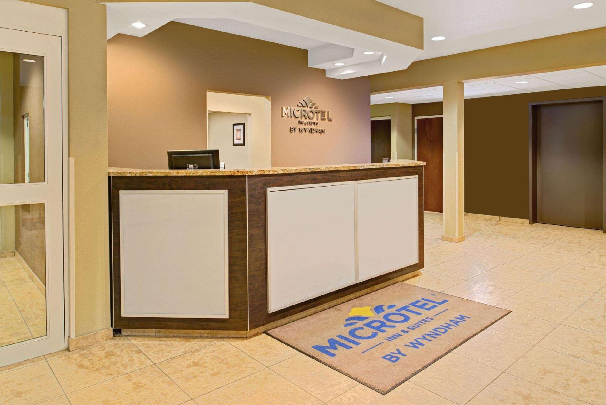 Microtel Inn & Suites By Wyndham Bluffs Council Bluffs Eksteriør billede
